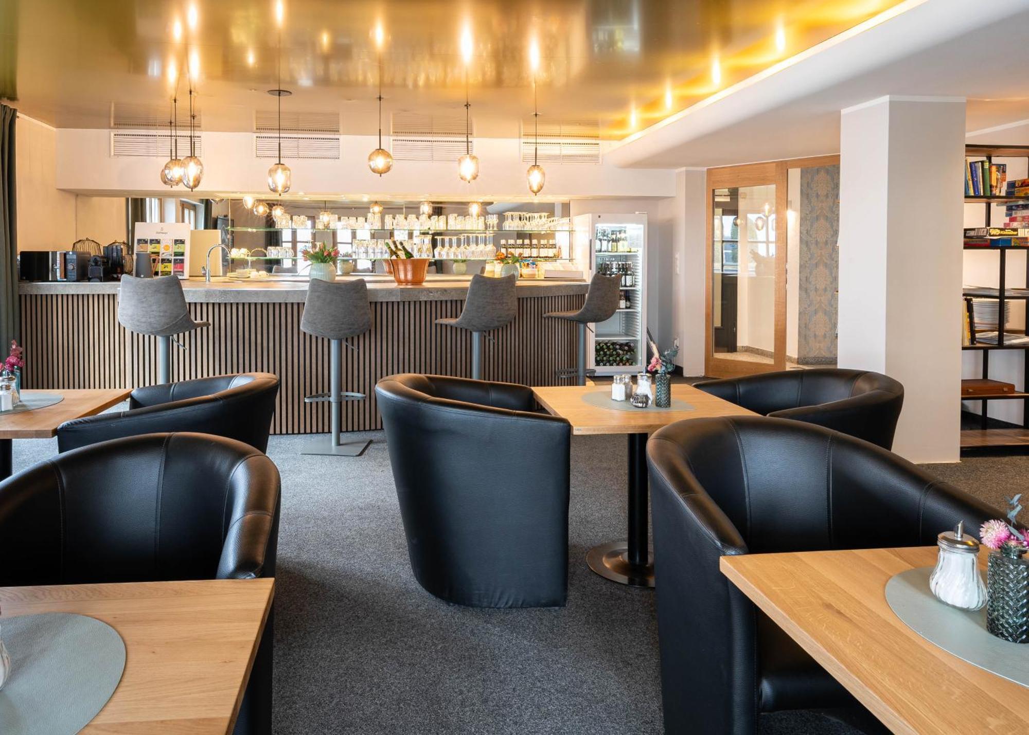 Sopherl Am See - Fruehstueck Auf Der Seeterrasse, Sehr Ruhig Und Wunderschoen Am See, 3 Minuten Nach Oberpfaffenhofen, Viele Radtouren, Restaurants & Cafes In Der Umgebung Wessling Exterior photo
